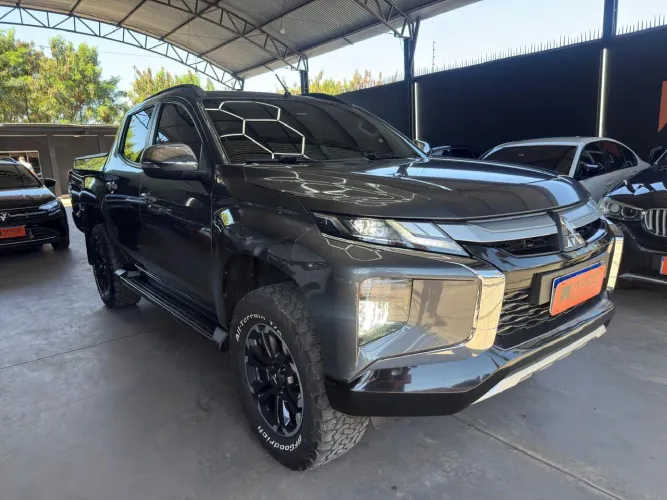 Mitsubishi L200 Sport HPE 2.5 4X4 CD DTI Dies. Aut. 2024