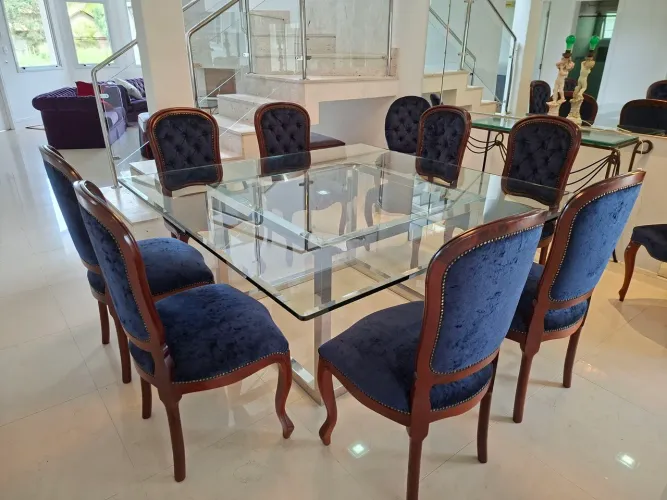 Mesa de jantar com tampo de vidro + 8 cadeiras de madeira maciça