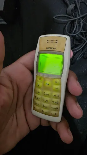 Nokia 1100 retrô funcionando