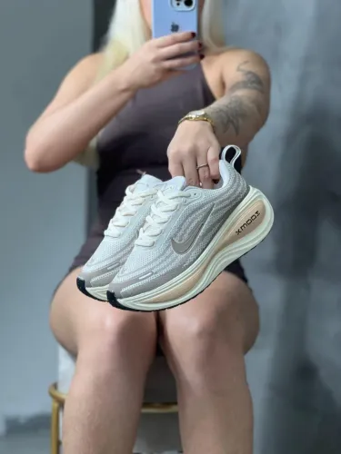 Nike Vomero Plus Luxo