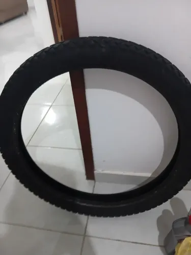 Vende-se pneu meia vida