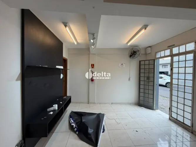 Loja disponível para locação no bairro Osvaldo Rezende em Uberlândia-MG.