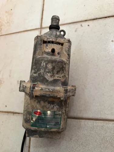 Bomba para poço submersa vibratória