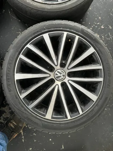 Rodas aro 17 Jetta tsi 2 pneus bons