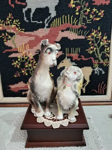 A DAMA E O VAGABUNDO ESTATUETA