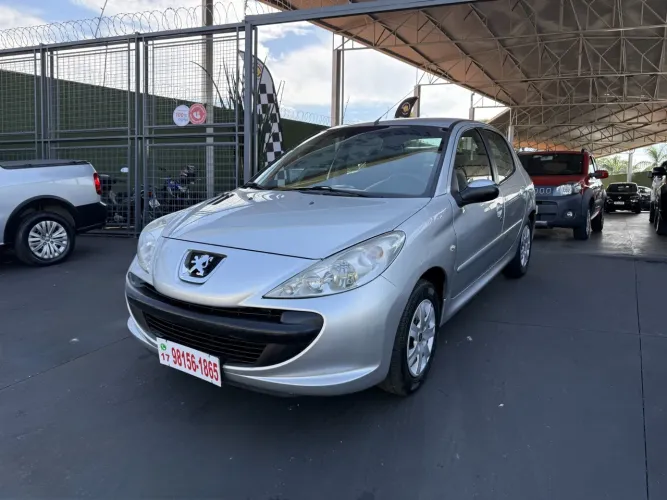 Peugeot 207 XR 1.4 Flex 8V 5P 2010