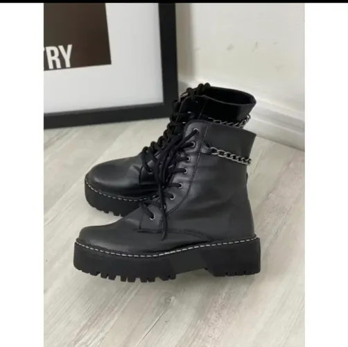 Coturno Feminino Militar Preto Tratorado com Corrente Blogueira