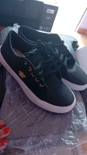 Sandálias e sapatos
