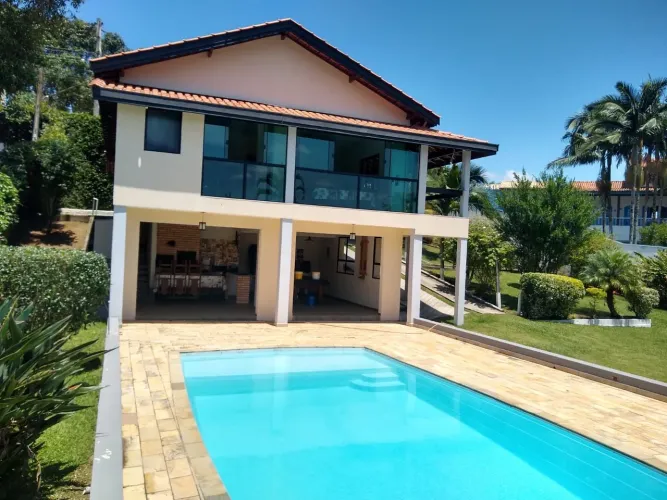 Linda Chácara com vista para as montanhas 