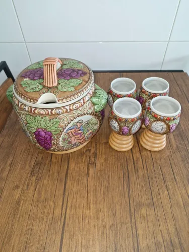 conjunto de poncheira vintage da marca brasileira Ceramarte