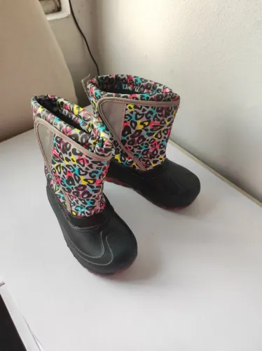 Bota preta tamanho 31/32