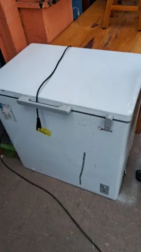 Freezer horizontal Midea 205L  seminovo e com garantia - 127V