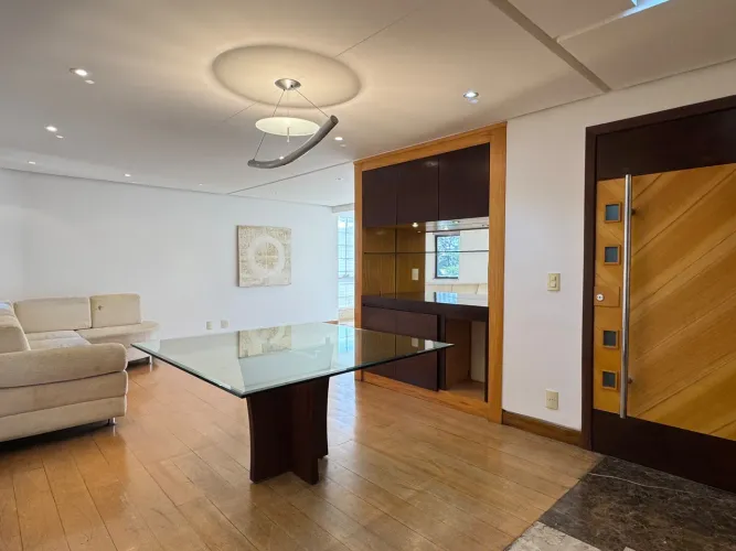 Apartamento de 3 quartos com 1 suíte e 2 vagas para locação
