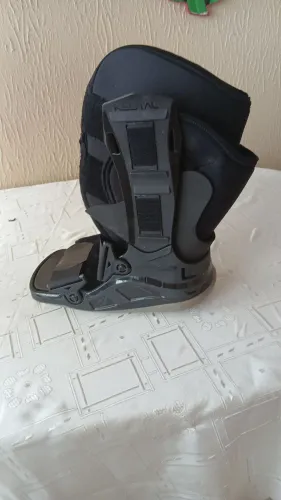 Vendo bota ortopedica WhatsApp *