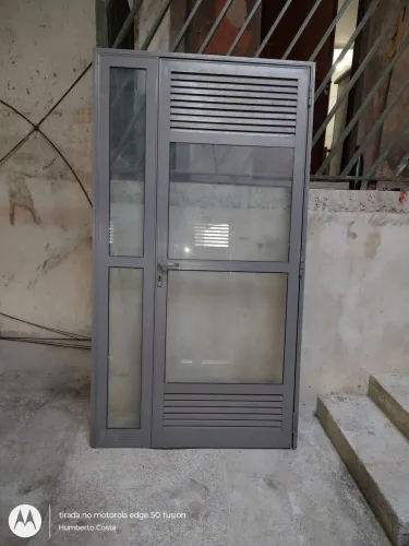 PORTA ALUMÍNIO 2,15m x 1,18m