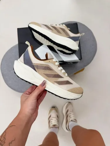 Adidas deve <br>*Off caramelo disponível TAM 34*<br>*Off roxo disponível TAM 36*<br><br>Valor 57$