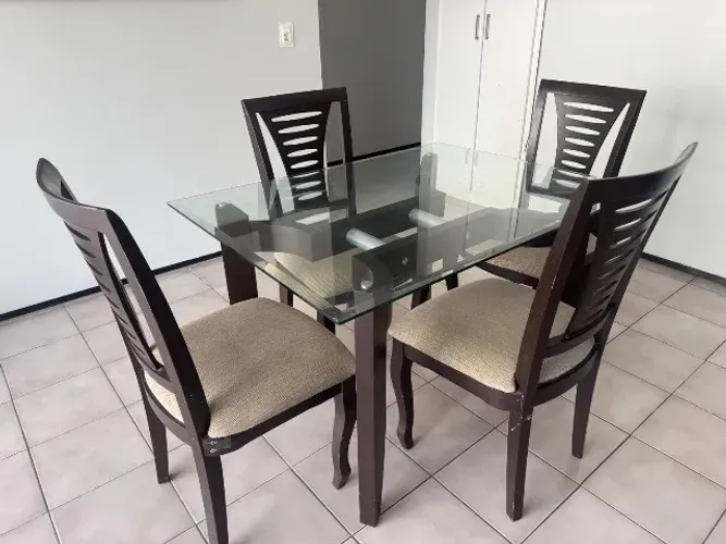 Conjunto de mesa de jantar de 4 lugares