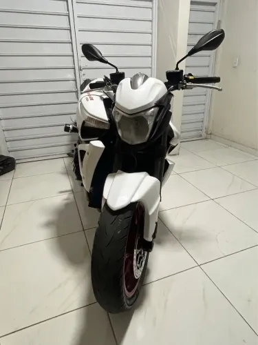 OPORTUNIDADE, SUZUK BKING 1340 CILINDRADAS A RAINHA DAS NAKED ESTÁ DISPONÍVEL A VENDA.