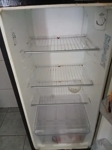 Geladeira gelo seco.
