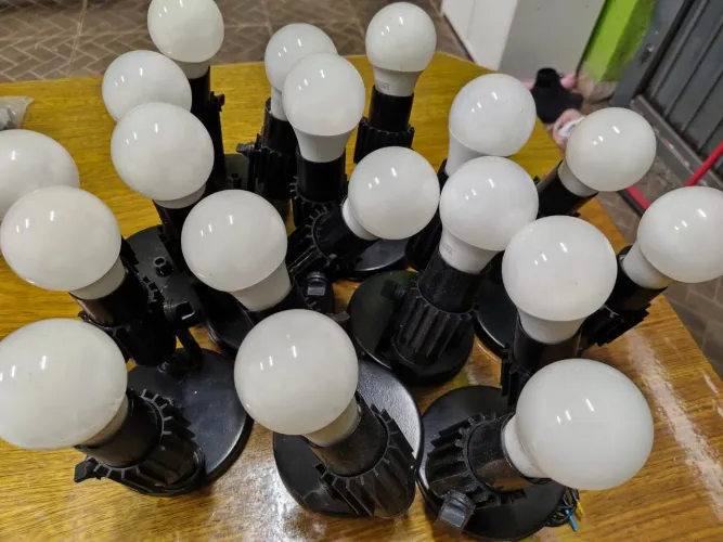 Vendo 9 luminárias com lâmpadas