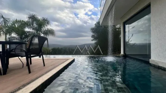 Casa à Venda no Condomínio Mirante da Mata | 385 m² - 4 quartos.