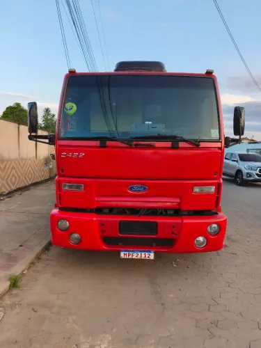 Ford cargo 2422. 6x2 ano 2005