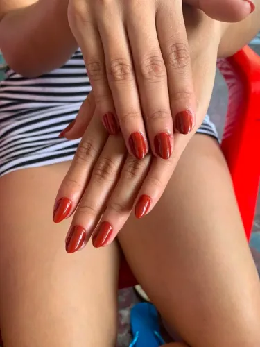Manicure e pedicure á domicílio.