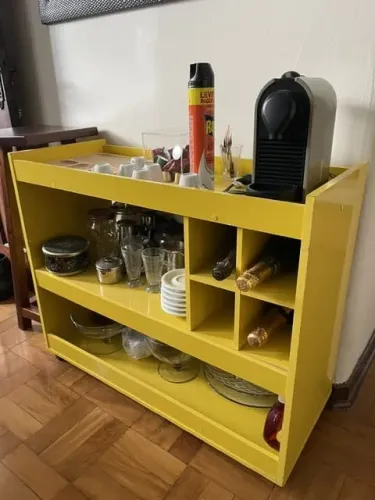 aparador bar amarelo