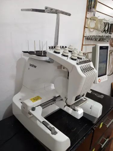 Maquina bordar Brother - semi industrial 