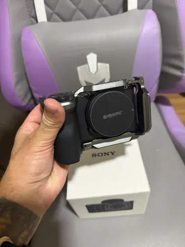 Corpo Sony zve-10ii com cage de brinde