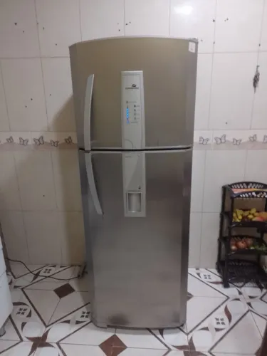 Geladeira Continental Frost Free 