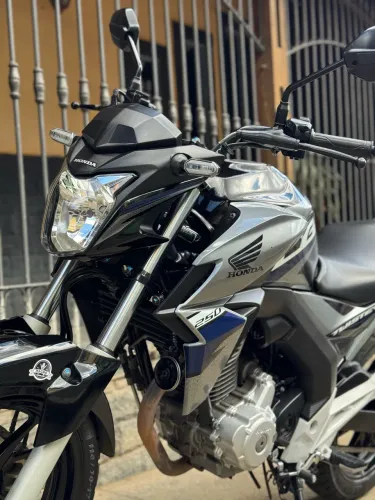 Cb Twister (MUITO NOVA)