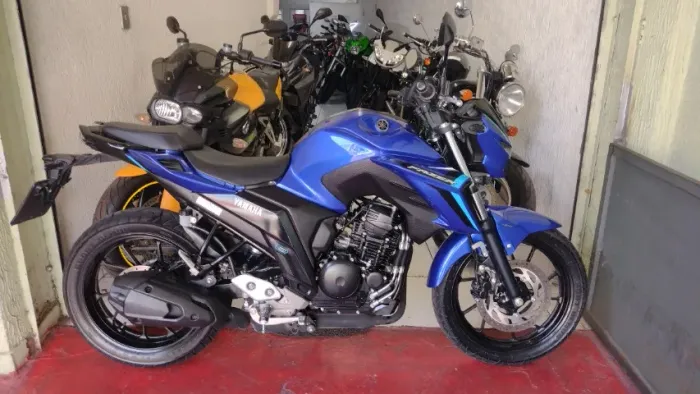 YAMAHA FZ 25 250 FAZER ABS CONNECTED 2025 COM APENAS 13.000KM E GARANTIA TOTAL ATE 2029