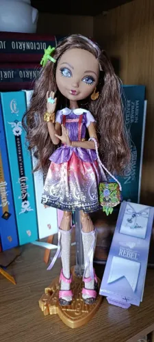 Boneca Ever After high Cedar Wood primeira edição (First Chapter) completa