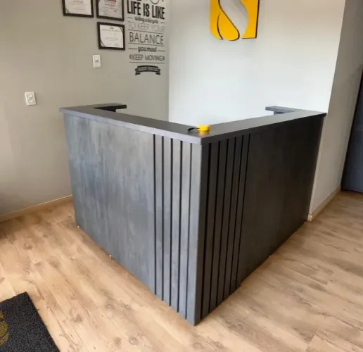 Balcão recepção em L profissional 173cm x154cm x 109cm