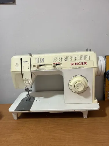 Máquina de costura singer facilita 43