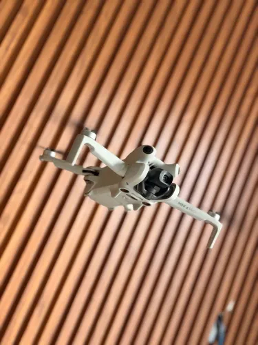 DJI Mini 4 Pro Fly More Combo - Estado de Novo
