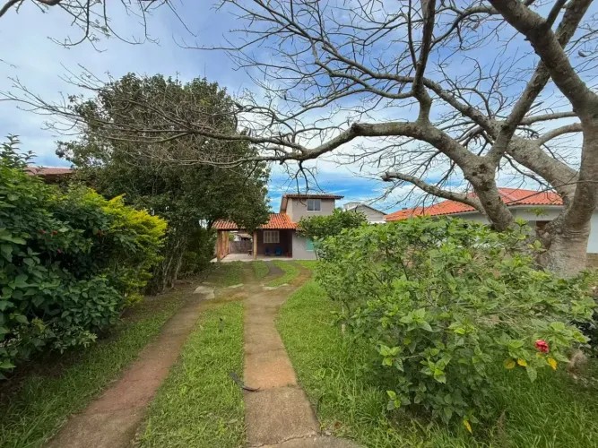 Casa com pátio individual em uma ótima localização.