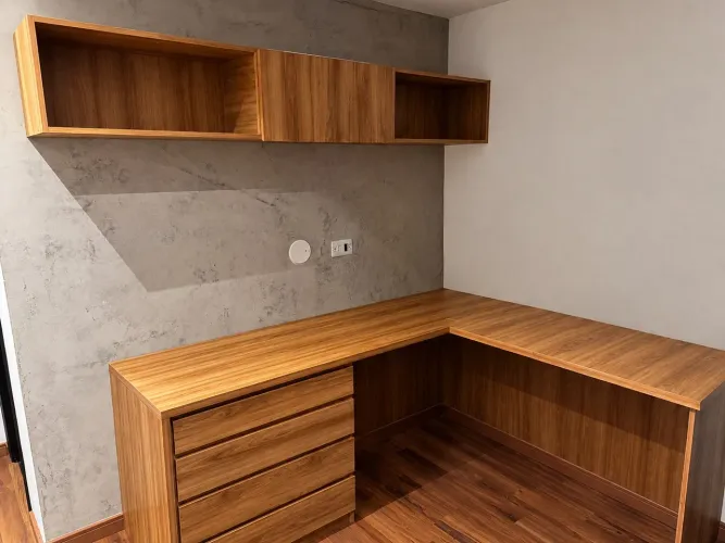 Mesa e armario