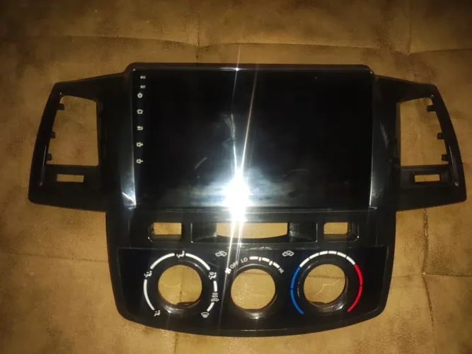 Multimídia 10" com Moldura Hilux 2.7 Flex 2016