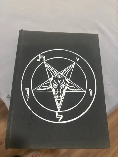 Livro A Pictorial History of Magic and the Supernatural - Maurice Bessy (1972, capa dura)