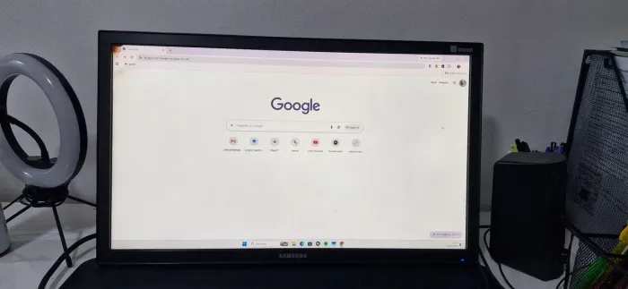 Monitor Samsung 24 polegadas funcionando