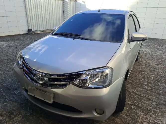 Toyota Etios Platinum Sed. 1.5 Flex 16V 4P Mec. 2015