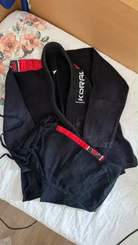 Kimono de Jiu-Jítsu A1 + 4 Faixas - Ótimo Estado