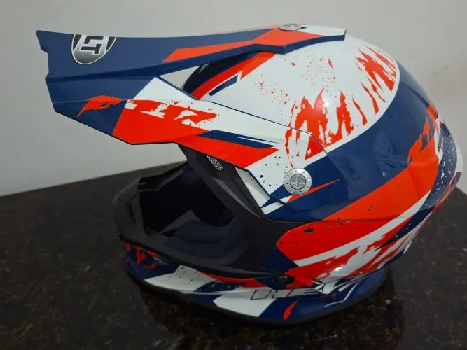 2 Capacetes / 1 Helt Cross mx e 1 Yohe Prata