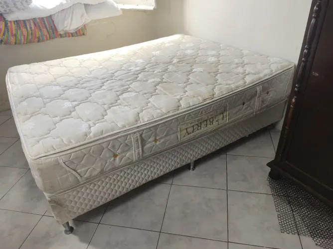 Cama Queen - ORTOBOM. 