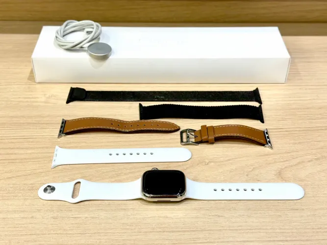 Apple Watch Series 8 GPS + Cellular - Aço Inoxidável - 41mm