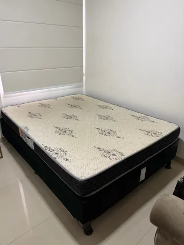 Cama casal com colchão 