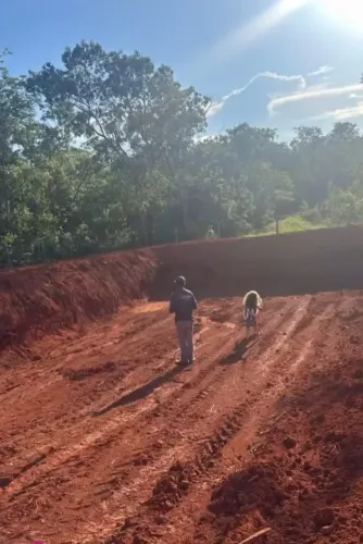 Vendo ou troco terreno com poço para criação de peixes,área bem verde em frente uma lagoa