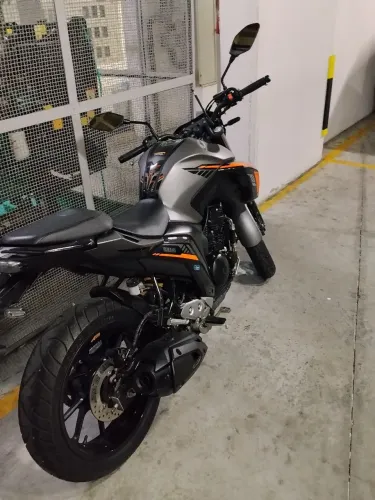 Fz 25 nova muito bem cuidada na garantia de fábrica